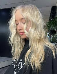 Brighter. Blonder. Better. 💁🏼‍♀️ Hair by @emily_headrush 📍Sydenham Salon  • • • • #blondehair #foils #keunecolor #keunehaircosmetics #davroe  #chchhairdresser #chchhairstylist #sydenham #christchurch #hairsalon  #headrushhair #hairmakeover