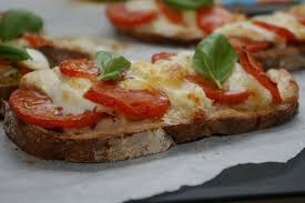 Special Regime Dukan Bruschettas Tomate Mozzarella Et Salade Verte Dukan Recettes De Cuisine Tomates Mozzarella Bruschetta Tomate