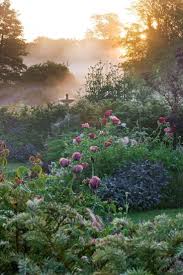 So Soll Es In Meinem Garten Morgens Aussehen In 2020 Flower Garden Design Beautiful Gardens Romantic Garden