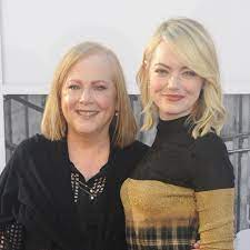 Louise jean mccary is the name of the newborn for the couple who wed last fall. Emma Stone S Baby Is Named After A Special Person Teen Vogue