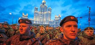 Russlands Kriegsführung: Vor dem Sturmangriff lassen sich Kommandeure die Bankkarten mit PIN geben — WELT