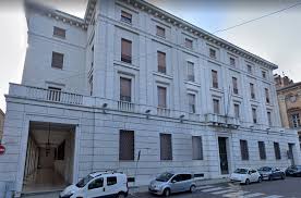La banca d'italia (giornalisticamente nota anche come bankitalia) è la banca centrale della repubblica italiana, parte integrante dal 1998 del sistema europeo delle banche centrali (sebc). In Vendita Il Palazzo Della Banca D Italia In Piazza Della Liberta Ad Alessandria