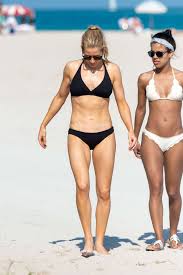 Ellie goulding 39 love me like you do 39 live at the global awards 2020 heart. Ellie Goulding In Bikini On The Beach In Miami 74 Gotceleb