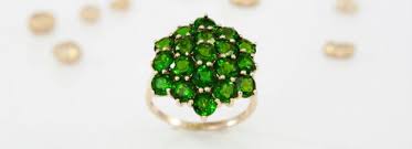 Voir plus d'idées sur le thème pierre précieuse la tourmaline noire a la propriété d'être l'une des pierres les plus puissante dans l'absorption des énergies négatives et de les dissoudre au niveau du sol. Les Pierres Precieuses Et Fines De Russie Monde Des Pierres
