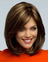 Samantha By Amore Final Sale On Sale Buy Online Wigs Ship Fast Samantha By Rene Of Paris Is A Soft Shoulder Le Cabelo Cabelo Repicado Cabelo Curto Chique