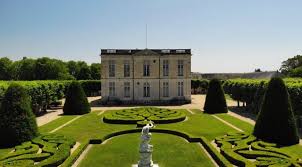 Un Roadtrip Nature Et Culture Dans Le Berry En 2020 Chateau De Valencay Cathedrale Bourges Berry Province