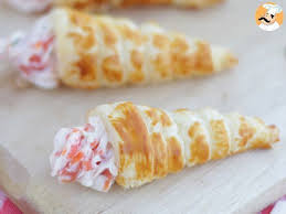 Pour Accompagner Votre Aperitif De Maniere Originale Presentez Vos Feuilletes Sous La Forme De Cornets Garnis D Recettes De Cuisine Recette Feuillete Saumon