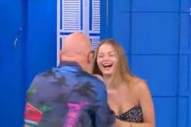 Jun 18, 2021 · δεν πρόλαβε καλά καλά ο νίκος μουτσινάς να ολοκληρώσει την χρυσή τηλεόραση στο καλό μεσημεράκι και ξαφνικά εμφανίστηκε η τραγουδίστρια ήβη αδάμου στο πλατό, αφήνοντας έκπληκτο τον παρουσιαστή. Afwnos O Nikos Moytsinas H Stefania Emfanisthke 3afnika Sto Kalo Meshmeraki