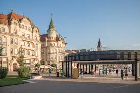 Oradea este un loc care impresioneaza prin bogatia culturala si istorica dar si prin frumusetea in sine a locului. Oradea Probabil Cel Mai Frumos OraÈ Din Romania Fine Society