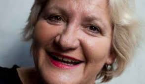 In gestollenen augeblicken beuge ich mich über jede wort beruhre nicht krumme kruste sie stört deine estetische auge aber nimm dich in acht Dragica Rajcic Le Courrier