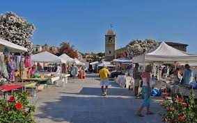 Även om det faktiskt inte finns någon officiell lista över påvar innehåller annuario pontificio, som publiceras varje år av kurian, en lista som allmänt anses vara den mest auktoritativa. Marketplace Of San Pantaleo Excursions Arzachena Camping Village Sardinia