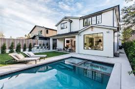 Pin By Jenny Mcnamara On Cutty Backyard Pool Houses House Styles Pool Patio