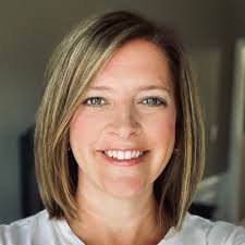 Kara Eckert's Instagram, Twitter & Facebook