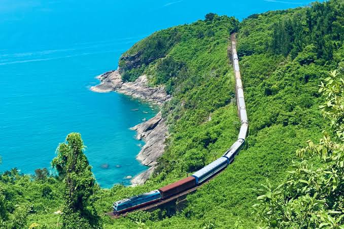 Tuyến Đường Sắt Du Lịch Tuyệt Đẹp Qua Đèo Hải Vân