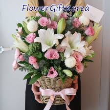 Here Is A Lovely Elegant Design By Flower Gift Korea In Gangnam Seoul Korea We Ve Used White Lilies Pink Lisansthus Whit Flower Gift Flower Market Flowers