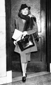 Sono ormai sempre di più le donne che de. Moda Anni 30 L Abbigliamento Anni 30 Glamour E Pratica Swing Fever