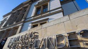 Jeder stadtteil ist ein wichtiger bestandtteil von saarbrücken. Landtag Saarbrucken Saarland Risikogebiet Direkt An Deutscher Grenze Politik Sz De