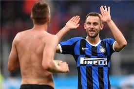 Skriniar started out at the academy of msk zilina in slovakia before moving to italy in january 2016 when he signed for sampdoria. Bvb Star Mats Hummels Ist Die Sicherheit In Person Sagt Inter Abwehspieler Milan Skriniar Rn