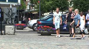 Confy bed, fridge, microwave, knifes, forks, tea and coffee. Varnamo Centrum Youtube