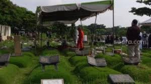 Rina gunawan dikabarkan meninggal dunia. Nqvc5skxvbr0sm