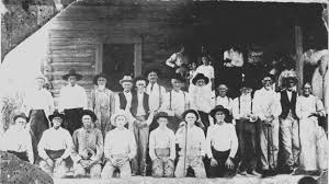 Civil War Vets At Cabin War Vet Civil War War Veterans