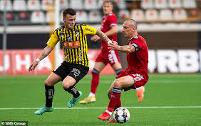 Först trodde man att det rörde sig om en blödning, men nu meddelar häcken på sin hemsida att landslagsbacken drabbats av en spricka i vadbenet. Hacken 2 0 Aberdeen 2 5 On Agg Scottish Side Progress To The Europa Conference League Third Round Aktuelle Boulevard Nachrichten Und Fotogalerien Zu Stars Sternchen