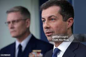 Scott Whitehouse's Instagram, Twitter & Facebook