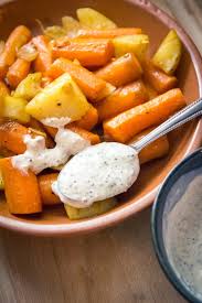 Carottes Et Pommes De Terre Au Four Sauce Moutarde Vegane Pomme De Terre Au Four Recettes De Cuisine Recette