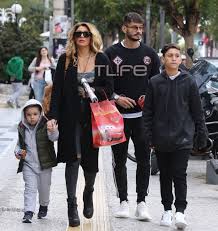 Στην τηλεόραση εμφανίστηκε για πρώτη φορά ως τσαούσα το 1995 σε ηλικία 18 ετών, στο τότε πολύ επιτυχημένο. Aggelikh Hliadh Sabbas Gkentsogloy Boltes Me Ta Paidia Sthn Glyfada Pics
