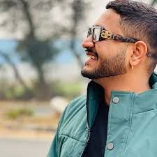 Khushboo Sachdeva's Instagram, Twitter & Facebook