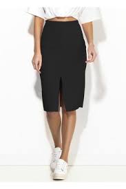 A peça possui cintura alta, cós elástico, shape justo, comprimento mini, barra transpassada com detalhamento de aviamento. Saia Midi Look Preta Justa De Mulher Fashiola Com Br