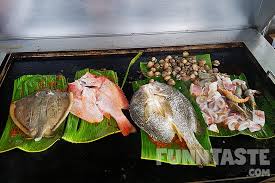 4 ekor ikan keli saiz sederhana disiang dan dibersihkan hingga hilang bau hanyir, 1 sudu serbuk kunyit, 1 sudu garam halus. Food Review Grilled Fish Seafood Ikan Bakar Terangkat Kajang