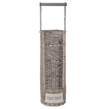 Les toilettes peuvent être équipés de nombreux accessoires pour plus de confort Panier A Papier Toilette Derouleur H 47 Cm Maisons Du Monde