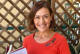 Her talent and work was quickly recognized. Mais De Uma Decada Depois Fatima Lopes Esta De Volta A Sic