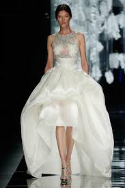 Dieses hochzeitskleid scheint wie gemacht für traumtänzerinnen und prinzessinnen. Designer Brautkleider 2016 Haute Couture Marchen In Weiss