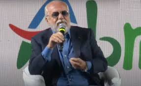 E vede il presidente peppino garibaldi (claudio bisio) che torna a portare scompiglio nei palazzi della politica. Bentornato Presidente De Laurentiis Guarito Dal Coronavirus Il Comunicato Della Ssc Napoli Football Napoli News
