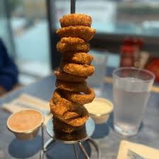 RED ROBIN GOURMET BURGERS AND BREWS