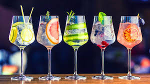 Die Zehn Angesagtesten Cocktails Der Welt Unterliegen Ebenso Zeitlichen Schwankungen Wie Das Modeges Gin Tonic Rezept Aromatisierter Gin Kalorienarme Cocktails