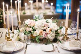 Pas question donc de les encombrer davantage avec des bouquets de fleurs gigantesques. Centre De Table Quelques Conseils Decoration De Mariage