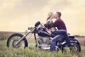 Pin By Mustafa Bal On Fin Photography Motorcycle Engagement Photos Motorcycle Wedding Biker Wedding