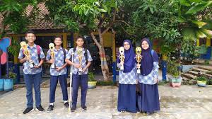 Aku tahu bea siswa ini merupakan obsesinya sejak lama. Alqudwah Id Sekolah Terpadu Al Qudwah Lebak Smpt Al Qudwah Borong 5 Piala Siswa Teladan Tingkat Kabupaten