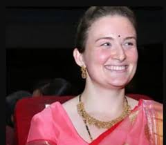 Ayesha Faridi (News Anchor) Wiki, Age, Marriage, Husband, Salary, Net Worth