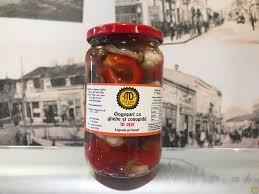 Printre gogosari asezi felii de morcov, hrean, frunze de telina, boabe de mustar, catei de usturoi. GogoÈari Cu Ghebe Èi ConopidÄ In OÈet Madame Delice 720g Madame Delice