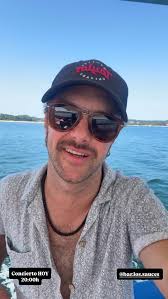 A los que os pille en #galiciacalidade , Hoy A las 20:00h estaremos tocando  en @bar.los.sauces en Xanteiro (Ares-La Coruña) viendo uno de los mejores  atardeceres del planeta., Besitos rockeros