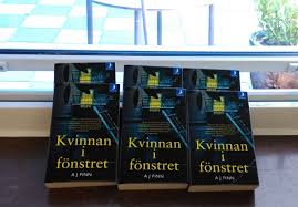 Anna fox lever ensam och isolerad i sin lägenhet i new york. Klippans Bibliotek Photos Facebook