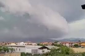 Fortissima grandinata nel reggiano, frana nella bergamasca, alberi abbattuti in provincia di ferrara. R9cfzoe1 4rzom