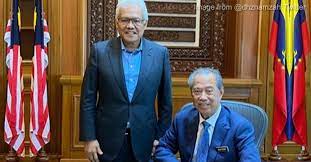 He has served the minister of home affairs in the perikatan nasional (pn) administration under prime minister muhyiddin yassin since march 2020. Who Is Hamzah Zainudin The Man Accused Of Giving Muhyiddin Bad Advice