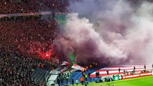 Die rückkehr des pokals ist perfekt! Eintracht Frankfurt Poster Fankurve Dfb Pokalfinale 2018 Sport Fussball Fanshop M2mguiden Se