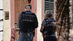 Am ende verdrückte selbst moderatorin eva brenner ein tränchen. Heidelberg Altstadt Vorgetauschter Uberfall Auf Hans Im Gluck Urteil Gegen Komplizen
