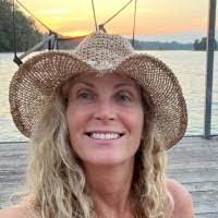 Holly Null's Instagram, Twitter & Facebook